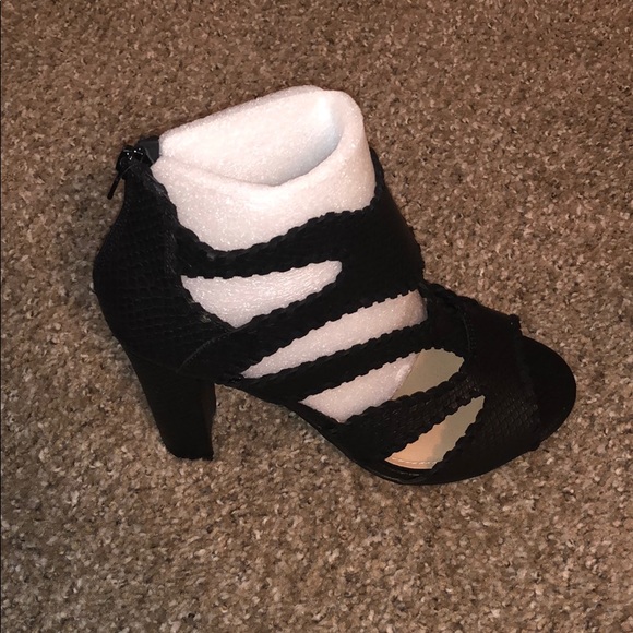 Torrid size 9 shoe - Picture 2 of 2